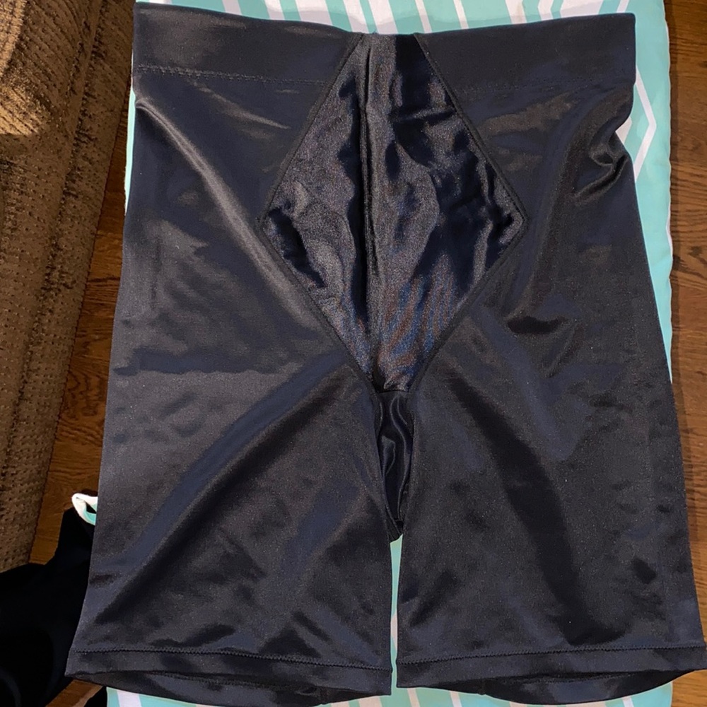 Inspirations black shapewear thick waistband 2XL, doesn’t fit like it